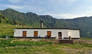 08 Partenza dalla Baita del Camoscio (1750 m) chiusa dallo scorso anno